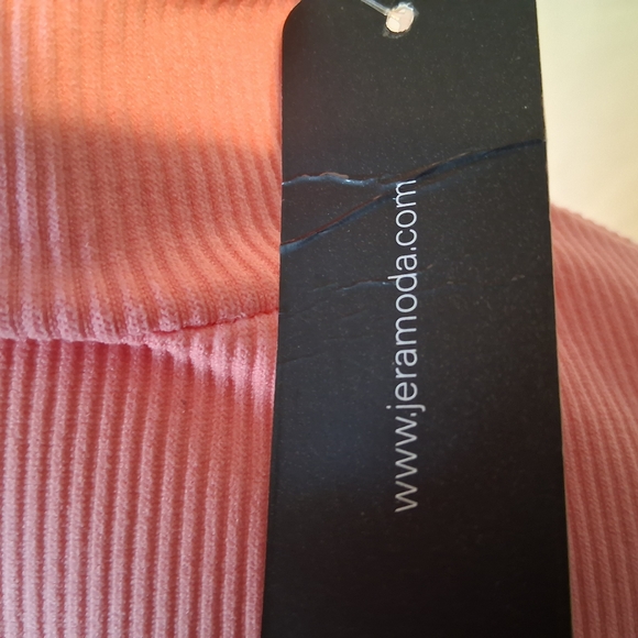 Elegant Coral sleeveless mock neck top. - Picture 6 of 6